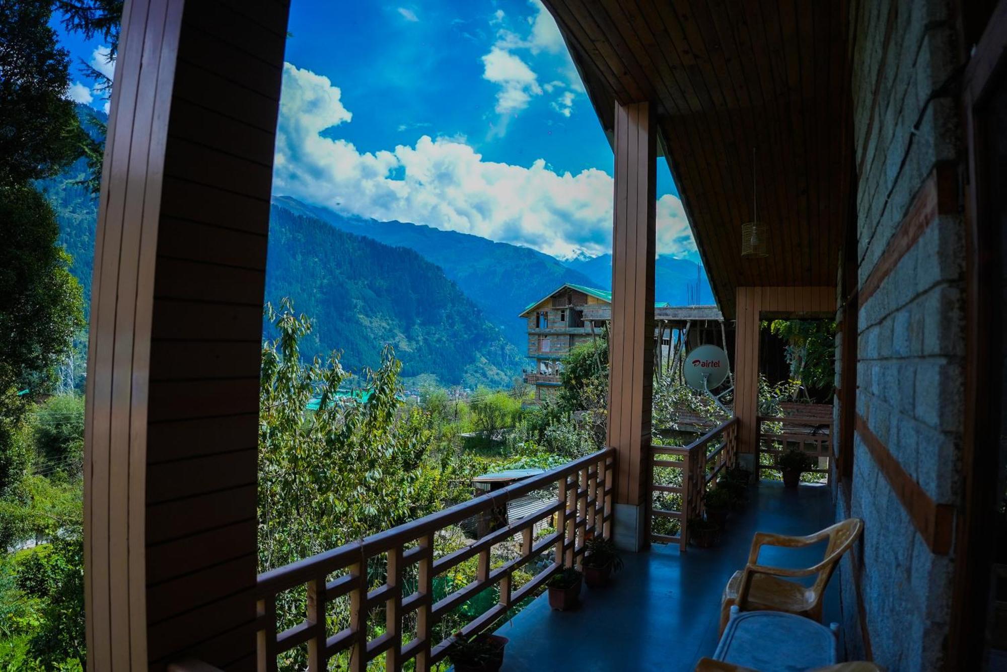 The Manu Emerald # Farmhouse # Top Selling Cottage In Manali # Peaceful Heritage Cozy Stay # Lawn With Bonfire # Most Awarded Exterior photo