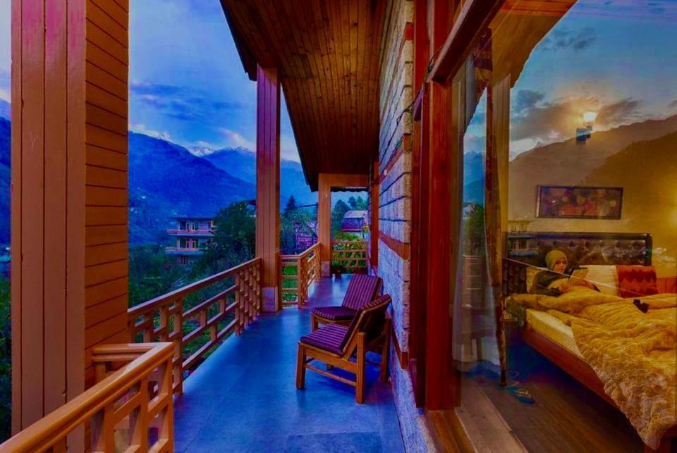 The Manu Emerald # Farmhouse # Top Selling Cottage In Manali # Peaceful Heritage Cozy Stay # Lawn With Bonfire # Most Awarded Exterior photo