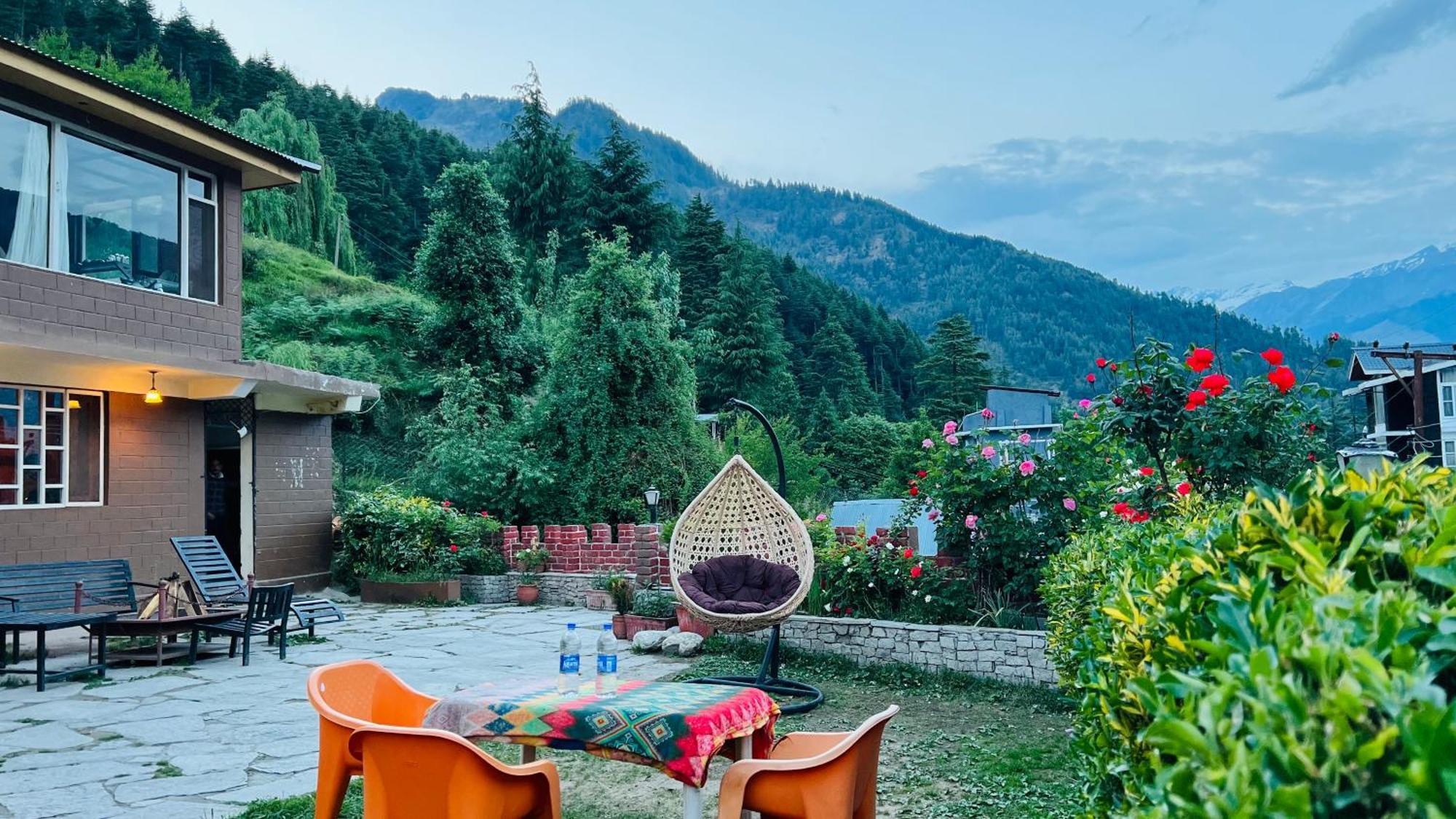 The Manu Emerald # Farmhouse # Top Selling Cottage In Manali # Peaceful Heritage Cozy Stay # Lawn With Bonfire # Most Awarded Exterior photo
